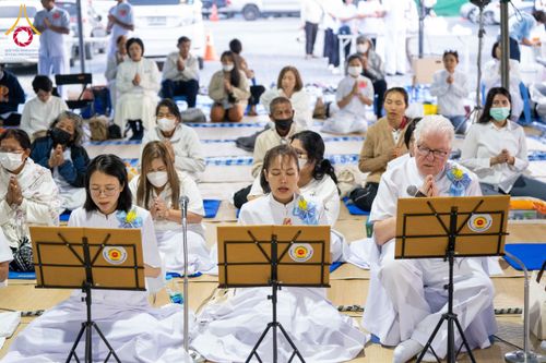 ภาพ No.192504:พิธีถวายภัตตาหารเป็นสังฆทาน แด่พระธรรมยาตรา ณ อนุสรณ์สถานคลองบางนางแท่น อ.สามพราน จ.นครปฐม ในโครงการธรรมยาตรา กตัญญูบูชา มหาปูชนียาจารย์ พระมงคลเทพมุนี(สด จนฺทสโร) พระผู้ปราบมาร อนุสรณ์สถาน 7 แห่ง ปีที่ 13 วันที่ 10 มกราคม พ.ศ. 2568