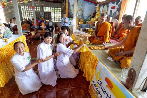 ภาพ No.252388:วันที่ 11 ตุลาคม พ.ศ. 2568 พิธีทอดกฐินสามัคคีทั่วไทย 30,000 วัด โดยคณะศิษยานุศิษย์ บูชาธรรม 81 ปี หลวงพ่อธัมมชโย ณ ที่พักสงฆ์ธรรมเจริญ ต.หงษ์เจริญ อ.ท่าแซะ จ.ชุมพร