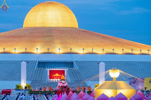 ภาพ No.160547:พิธีจุดประทีป 20,000 ดวง บูชาพระมหาธรรมกายเจดีย์ และบูชาพระมงคลเทพมุนี (สด จนฺทสโร) พระผู้ปราบมาร ณ ลานธรรม พระมหาธรรมกายเจดีย์ วัดพระธรรมกาย จ.ปทุมธานี วันที่ 10 ตุลาคม พ.ศ. 2567