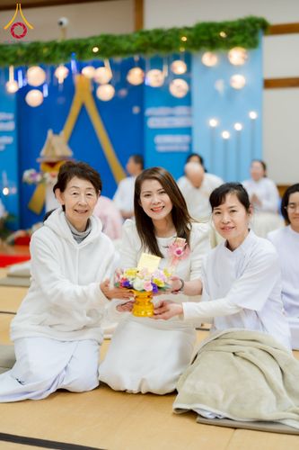 ภาพ No.220931:วันที่ 13 เมษายน พ.ศ. 2568 พิธีโปรยรัตนชาติปฐมเริ่มสถาปนาเจดีย์ และ พิธีเปิดหมู่บ้านปฏิบัติธรรม เพื่อการบรรลุธรรม ณ วัดป่าธรรมกายนานาชาติโทชิหงิ  ประเทศญี่ปุ่น