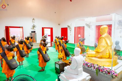 ภาพ No.110782:พระธรรมยาตราร่วมปฏิบัติธรรม และถ่ายภาพหมู่ประวัติศาสตร์ ในโครงการธรรมยาตรากตัญญูบูชา มหาปูชนียาจารย์ พระมงคลเทพมุนี(สด จนฺทสโร) พระผู้ปราบมาร อนุสรณ์สถาน 7 แห่ง ปีที่ 12 วันที่ 12 มกราคม พ.ศ. 2567 ณ วัดสองพี่น้อง จ.สุพรรณบุรี