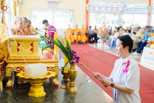 ภาพ No.170174:พิธีทอดกฐิน ณ วัดผาสุการาม อ.บางเลน จ.นครปฐม ในโครงการกฐินสามัคคีทั่วไทย 30,000 วัด บูชาธรรม 80 ปี หลวงพ่อธัมมชโย โดยคณะศิษยานุศิษย์วัดพระธรรมกาย วันที่ 26 ตุลาคม พ.ศ. 2567