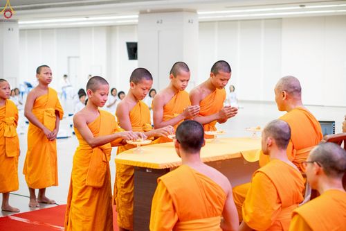 ภาพ No.246508:วันที่ 17 กันยายน พ.ศ. 2568 พิธีรับดวงแก้วนักเรียนบาลี "ดวงแก้วยกชั้นให้ลั่นจักรวาล" ณ ห้องเทวสภา วัดพระธรรมกาย