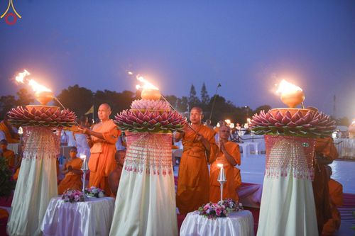 ภาพ No.129570:พิธีจุดประทีป 10,000 ดวง น้อมถวายเป็นพุทธบูชา ณ มหารัตนเจดีย์สิริปทุมสวรรค์ (เจดีย์อริยพุทธะ 5 พระองค์) ศูนย์ปฏิบัติธรรมภาคใต้ อ.บางกล่ำ จ.สงขลา  วันที่ 10 มีนาคม พ.ศ. 2567