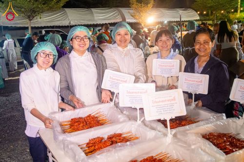 ภาพ No.196881:พิธีถวายภัตตาหารเป็นสังฆทาน แด่พระธรรมยาตรา ณ วัดโบสถ์(บน) ตำบลบางคูเวียง อำเภอบางกรวย จังหวัดนนทบุรี ในโครงการธรรมยาตรา กตัญญูบูชา มหาปูชนียาจารย์ พระมงคลเทพมุนี(สด จนฺทสโร) พระผู้ปราบมาร อนุสรณ์สถาน 7 แห่ง ปีที่ 13 วันที่ 18 มกราคม พ.ศ. 2568