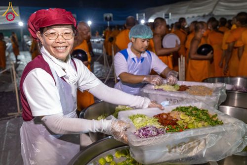 ภาพ No.191738:พิธีถวายภัตตาหารเป็นสังฆทาน แด่พระธรรมยาตรา ณ อนุสรณ์สถานคลองบางนางแท่น อ.สามพราน จ.นครปฐม ในโครงการธรรมยาตรา กตัญญูบูชา มหาปูชนียาจารย์ พระมงคลเทพมุนี(สด จนฺทสโร) พระผู้ปราบมาร อนุสรณ์สถาน 7 แห่ง ปีที่ 13 วันที่ 9 มกราคม พ.ศ. 2568