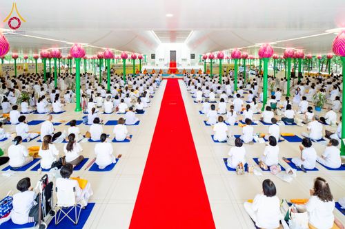 ภาพ No.223704:วันอาทิตย์ที่ 11 พฤษภาคม พ.ศ. 2568 พิธีอุปสมบทสามเณรเปรียญธรรมอุปสมบทอุทิศชีวิต 9 รูป อุบาสก 1 ท่าน ณ อุโบสถพระไตรปิฏกวัดพระธรรมกาย