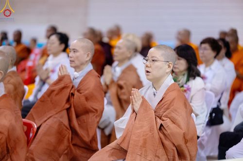 ภาพ No.187980:พิธีบูชาข้าวพระ วันขึ้นปีใหม่ 2568 ณ วัดพระธรรมกาย จ.ปทุมธานี วันที่ 1 มกราคม พ.ศ. 2568