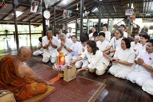 ภาพ No.269615:วันที่ 8 ตุลาคม พ.ศ. 2568 พิธีถวายปัจจัยสมทบกฐิน ในโครงการทอดกฐินสามัคคีทั่วไทย 30,000 วัด โดยคณะศิษยานุศิษย์ บูชาธรรม 81 ปี หลวงพ่อธัมมชโย ณ  วัดป่าศรีถาวร บางแก้วฟ้า , วัดป่าศรีถาวร คลองโยง , วัดป่าสติปัฏฐาน , วัดพุทธธรรมรังษี ในจังหวัดนครปฐม