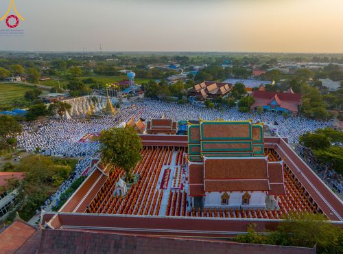 ภาพ No.112135:พิธีจุดประทีปถวายเป็นพุทธบูชา และบูชาธรรมมหาปูชนียาจารย์ พระมงคลเทพมุนี(สด จนฺทสโร) ในโครงการธรรมยาตรา กตัญญูบูชา มหาปูชนียาจารย์ พระมงคลเทพมุนี(สด จนฺทสโร) พระผู้ปราบมาร อนุสรณ์สถาน 7 แห่ง ปีที่ 12 วันที่ 14 มกราคม พ.ศ. 2567 ณ วัดสองพี่น้อง อ.สองพี่น้อง