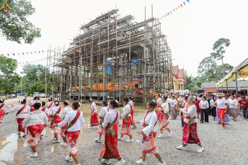 ภาพ No.258208:วันที่ 18 ตุลาคม พ.ศ. 2568 พิธีทอดกฐินสามัคคีทั่วไทย 30,000 วัด โดยคณะศิษยานุศิษย์ บูชาธรรม 81 ปี หลวงพ่อธัมมชโย ณ วัดนอก จ.สุราษฎร์ธานี