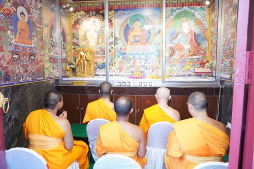 ภาพ No.80605:พิธีถวายพระบรมสารีริกธาตุแด่พระเดชพระคุณหลวงพ่อดร. ไมตรี ศากยะ เจ้าอาวาสวัดอานันทกุฏิ เพื่อประดิษฐานในเจดีย์สภาสงฆ์นิกายเถรวาท มหายานและวัชรยานแห่งเนปาล (Dharmodaya Sabha) ณ ลุมพินี ประเทศเนปาล  วันที่ 1 พฤษภาคม พ. ศ. 2566