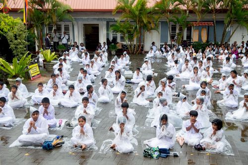 ภาพ No.229920:วันที่ 4 และ 12 พฤษภาคม พ.ศ. 2568 พิธีจุดวิสาขประทีป ถวายเป็นพุทธบูชา ณ วัดสุภัทรารามา มหาวิหาร เมืองบาดุลลา ประเทศศรีลังกา