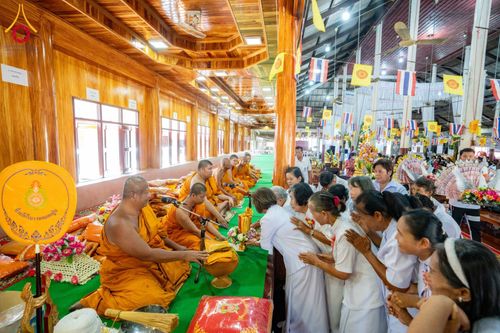 ภาพ No.166582:พิธีทอดกฐิน ณ วัดสามขาว จ.อ่างทอง ในโครงการกฐินสามัคคีทั่วไทย 30,000 วัด บูชาธรรม 80 ปี หลวงพ่อธัมมชโย โดยคณะศิษยานุศิษย์วัดพระธรรมกาย วันที่ 27 ตุลาคม พ.ศ. 2567