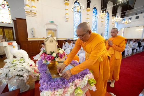 ภาพ No.270829:วันอาทิตย์ที่ 19 ตุลาคม พ.ศ. 2568 พิธีทอดกฐิน “หนึ่งไม่มีสอง” วัดพระธรรมกายนิวคาสเซิล เมืองนิวคาสเซิล ประเทศอังกฤษ 