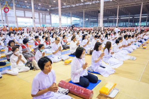ภาพ No.204253:พิธีถวายภัตตาหารเป็นสังฆทาน แด่พระธรรมยาตรา ณ วัดพระธรรมกาย ตำบลคลองสาม อำเภอคลองหลวง จังหวัดปทุมธานี ในโครงการธรรมยาตรา กตัญญูบูชา มหาปูชนียาจารย์ พระมงคลเทพมุนี(สด จนฺทสโร) พระผู้ปราบมาร อนุสรณ์สถาน 7 แห่ง ปีที่ 13 วันที่ 31 มกราคม พ.ศ. 2568