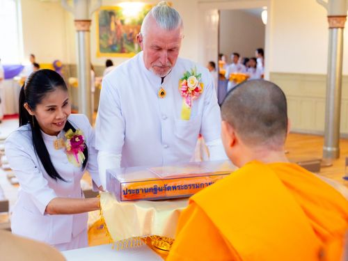 ภาพ No.92641:พิธีทอดกฐินวัดพระธรรมกายนอร์ธสวีเดน เพื่อปฏิสังขรณ์ ซ่อมแซมประตูและหน้าต่าง วันเสาร์ที่ 4 พฤศจิกายน พ.ศ. 2566 ณ เมือง แยฟเล่ ประเทศสวีเดน