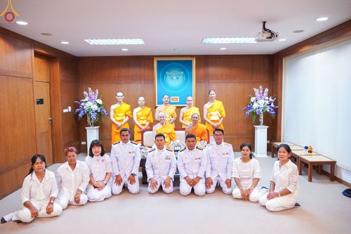 ภาพ No.84544:หลวงพ่อทัตตชีโว ได้เมตตาเป็นประธานสงฆ์ในพิธีถวายพระบรมสารีริกธาตุ องค์พระธรรมกาย รัตนชาติและปัจจัยร่วมบุญสถาปนาเจดีย์  แด่พระสมุห์สุทธิศักดิ์ ฐิตสุทธิ เจ้าอาวาสวัดเก่าเขาน้อย 