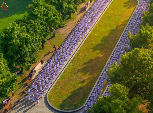 ภาพ No.103023:พิธีวันทาเจดีย์ พิธีเวียนประทักษิณ ธรรมทายาทชาวอินโดนีเซียกว่า 1,000 คน ณ มหาเจดีย์บุโรพุทโธ ประเทศอินโดนีเซีย ในวันที่ 19 ธันวาคม พ.ศ. 2566