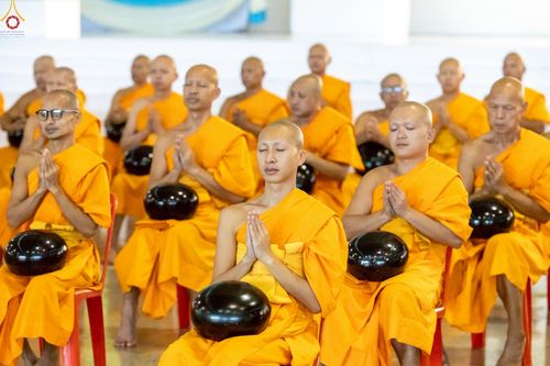 ภาพ No.263870:วันอาทิตย์ที่ 2 พฤศจิกายน พ.ศ. 2568 พิธีตักบาตรอาทิตย์ต้นเดือน ณ บ้านแก้วเรือนทองคุณยายฯ วัดพระธรรมกาย