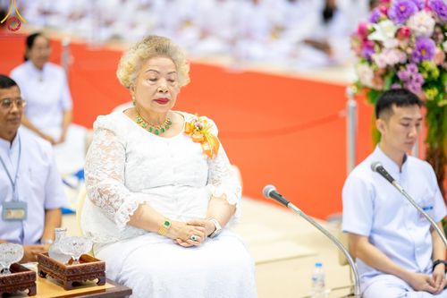 ภาพ No.139723:พิธีมุทิตาพระมหาอุปสมบทอุทิศชีวิต วันอาทิตย์ต้นเดือนที่ 2 มิถุนายน พ.ศ. 2567 ณ ห้องแก้วสารพัดนึก 1 วัดพระธรรมกาย