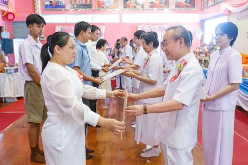 ภาพ No.197320:พิธีเจริญพระพุทธมนต์ ปฏิบัติธรรม มอบทุนการศึกษา ถวายสังฆทาน 108 วัด เพื่อถวายเป็นพุทธบูชา และขับเคลื่อนโครงการหมู่บ้านรักษาศีล 5 โดยคณะสงฆ์จังหวัดนนทบุรี คณะศิษยานุศิษย์วัดพระธรรมกาย โครงการธรรมยาตรา ปีที่ 13 ณ วัดตะเคียน อ.บางกรวย จ.นนทบุรี