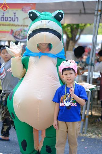 ภาพ No.194109:วัดพระธรรมกาย จัดงานวันเด็กแห่งชาติ ประจำปี พ.ศ.2568 ออกร้านอาหาร 200 ร้าน มอบของขวัญหลายหมื่นชิ้น วันที่ 12 มกราคม พ.ศ. 2568 วัดพระธรรมกาย อ.คลองหลวง จ.ปทุมธานี