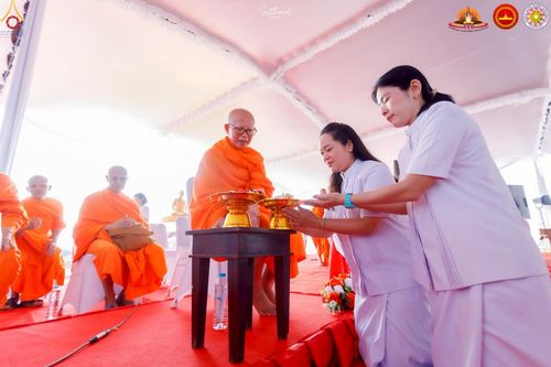 ภาพ No.224442:วันจันทร์ที่ 12 พฤษภาคม พ.ศ. 2568  ชาวพุทธในอินโดนีเซีย ร่วมฉลองวิสาขบูชาจุดประทีปกว่า 200,000 ดวง ณ พระมหาเจดีย์บรมพุทโธ  เจริญพุทธมนต์ถวาย “พระวชิรเกล้าเจ้าอยู่หัว”