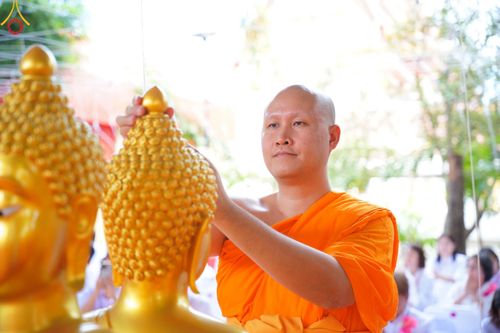 ภาพ No.186381:พิธีบรรจุพระบรมสารีริกธาตุ และพิธีพุทธาภิเษกองค์พระประธาน 150 องค์  ส่งประดิษฐาน ณ ดินแดนพุทธภูมิ อินเดีย-เนปาล ณ วัดประยูรธรรมาราม อ.ลำลูกกา จ.ปทุมธานี วันอาทิตย์ที่ 15 ธันวาคม พ.ศ. 2567