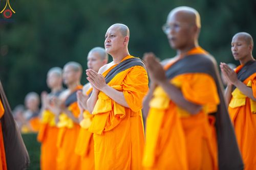 ภาพ No.186889:พระธรรมยาตราปฏิบัติธรรม และถ่ายภาพหมู่ประวัติศาสตร์ ปีที่ 13 ณ ลานทิศตะวันออก มหาวิหารพระมงคลเทพมุนี วัดพระธรรมกาย จ.ปทุมธานี วันเสาร์ที่ 28 ธันวาคม พ.ศ. 2567