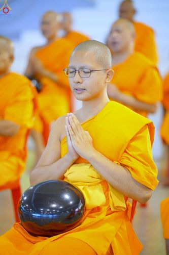 ภาพ No.243442:วันที่ 7 กันยายน พ.ศ. 2568 พิธีตักบาตร ข้าวสารอาหารแห้ง ในวันครูผู้ค้นพบวิชชาธรรมกาย ณ บ้านแก้วเรือนทองคุณยายฯ สภาธรรมกายสากล วัดพระธรรมกาย