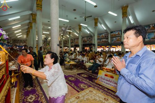 ภาพ No.164279:พิธีทอดกฐิน ณ วัดบ้านงิ้ว จ.ชลบุรี ในโครงการกฐินสามัคคีทั่วไทย 30,000 วัด บูชาธรรม 80 ปี หลวงพ่อธัมมชโย โดย คณะศิษยานุศิษย์วัดพระธรรมกาย วันที่ 20 ตุลาคม พ.ศ. 2567