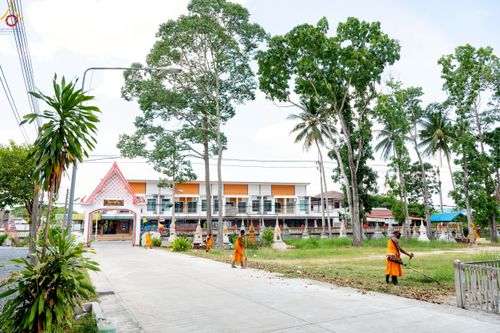 ภาพ No.234345:วันพฤหัสบดีที่ 24 กรกฎาคม พ.ศ. 2568 พิธีถวายสังฆทานแก่คณะสงฆ์ 323 วัด , พิธีมอบกองทุนหนุนแรงใจช่วยครูใต้ , พิธีทำบุญส่วนกุศลแด่ผู้วายชนม์ ในเหตุการณ์ความไม่สงบ 4 จังหวัด ชายแดนภาคใต้ (ปัตตานี , ยะลา , นราธิวาส , สงขลา) ปีที่ 21 ครั้งที่ 179 ณ วัดเวฬุวัน 