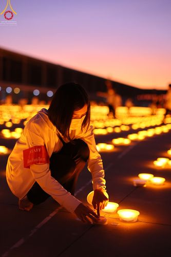 ภาพ No.67850:พิธีเจริญพระพุทธมนต์ จุดประทีปถวายเป็นพุทธบูชา และพิธีฉลองชัยสวดมนต์บทธรรมจักร 4,990,000,082 จบ เนื่องในวาระอายุวัฒนมงคลครบ 82 ปี หลวงพ่อทัตตชีโว ณ พระมหาธรรมกายเจดีย์ วัดพระธรรมกาย จ.ปทุมธานี วันพุธที่ 21 ธันวาคม พ.ศ. 2565