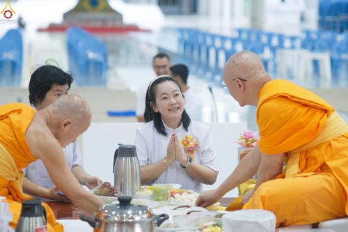 ภาพ No.247347:วันจันทร์ที่ 22 กันยายน พ.ศ. 2568 (วันพระ แรม 15 ค่ำ เดือน 10) พิธีบุพเปตพลี ครั้งที่ 170 ร่วมอุทิศบุญแด่หมู่ญาติที่ล่วงลับไปแล้ว และสืบทอดอายุพระพุทธศาสนา ณ หอฉันคุณยายอาจารย์ฯ วัดพระธรรมกาย