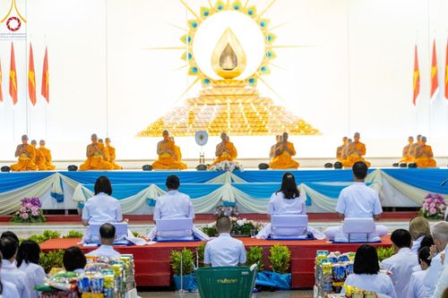 ภาพ No.124389:พิธีตักบาตรในวันมาฆบูชา ณ บ้านแก้วเรือนทองคุณยายฯ วัดพระธรรมกาย จ.ปทุมธานี วันเสาร์ที่ 24 กุมภาพันธ์ พ.ศ. 2567