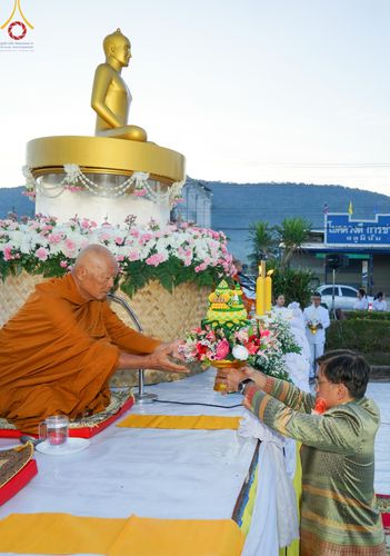ภาพ No.106769:พิธีตักบาตรพระ ๒๐๐ รูป  "สร้างบุญใหญ่ ส่งท้ายปีเก่า ต้อนรับปีใหม่ ๒๕๖๗" วันอาทิตย์ที่ ๓๑ ธันวาคม ๒๕๖๖ ณ ถนนหน้าที่ว่าการอำเภอภูเรือ อำเภอภูเรือ จังหวัดเลย