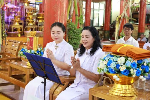 ภาพ No.168006:พิธีทอดกฐิน ณ วัดดอนโพธิ์ทอง จ.สุพรรณบุรี ในโครงการกฐินสามัคคีทั่วไทย 30,000 วัด บูชาธรรม 80 ปี หลวงพ่อธัมมชโย โดยคณะศิษยานุศิษย์วัดพระธรรมกาย วันที่ 20 ตุลาคม พ.ศ. 2567