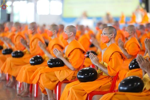 ภาพ No.89413:พิธีตักบาตร ข้าวสารอาหารแห้ง พิธีบูชาข้าวพระ และพิธีจุดเทียนใจ ไฟนิรันดร์  อนันตชัย ณ สภาธรรมกายสากล วัดพระธรรมกาย วันอาทิตย์ที่ 1 ตุลาคม พ.ศ. 2566