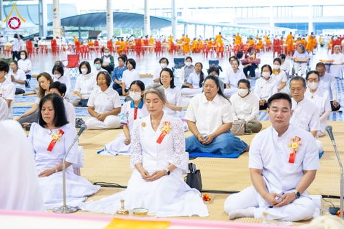 ภาพ No.202269:พิธีถวายภัตตาหารเป็นสังฆทาน แด่พระธรรมยาตรา ณ วัดพระธรรมกาย ตำบลคลองสาม อำเภอคลองหลวง จังหวัดปทุมธานี ในโครงการธรรมยาตรา กตัญญูบูชา มหาปูชนียาจารย์ พระมงคลเทพมุนี(สด จนฺทสโร) พระผู้ปราบมาร อนุสรณ์สถาน 7 แห่ง ปีที่ 13 วันที่ 27 มกราคม พ.ศ. 2568