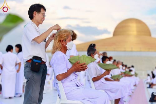 ภาพ No.99898:พิธีปลงผมธรรมทายาท โครงการอุปสมบทบูชาธรรมมหาปูชนียาจารย์ พ.ศ. 2566 ณ ลานธรรม มหาวิหารคด 8-9 ศูนย์อบรมวัดพระธรรมกาย วันอาทิตย์ที่ 3 ธันวาคม พ.ศ. 2566