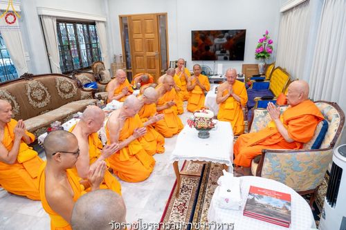 ภาพ No.145835:คณะสงฆ์วัดพระธรรมกาย ทำวัตรพระผู้ใหญ่ ในเทศกาลเข้าพรรษา วันจันทร์ที่ 22 กรกฎาคม พ.ศ. 2567