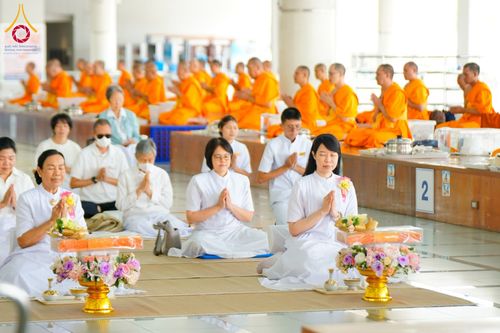 ภาพ No.210578:วันเสาร์ที่ 8 มีนาคม พ.ศ. 2568 พิธีสวดพระพุทธมนต์ และถวายภัตตาหารเมนูสวรรค์แด่พระภิกษุ สามเณร ณ หอฉันคุณยายอาจารย์ฯ วัดพระธรรมกาย