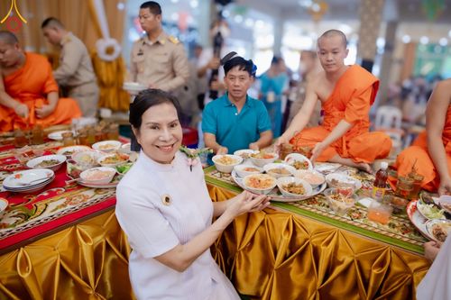 ภาพ No.164621:พิธีทอดกฐิน ณ วัดพูนพิมลราช อ.บางบัวทอง จ.นนทบุรี ในโครงการกฐินสามัคคีทั่วไทย 30,000 วัด บูชาธรรม 80 ปี หลวงพ่อธัมมชโย โดยคณะศิษยานุศิษย์วัดพระธรรมกาย วันที่ 20 ตุลาคม พ.ศ. 2567