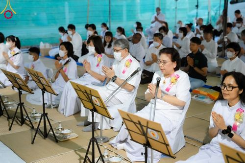 ภาพ No.108053:พิธีถวายภัตตาหารเป็นสังฆทาน แด่คณะพระธรรมยาตราฯ ในโครงการธรรมยาตรากตัญญูบูชา มหาปูชนียาจารย์ พระมงคลเทพมุนี(สด จนฺทสโร) พระผู้ปราบมาร อนุสรณ์สถาน 7 แห่ง ปีที่ 12 วันที่ 8 มกราคม พ.ศ. 2567 ณ อนุสรณ์สถานมหาวิหารพระมงคลเทพมุนี (โลตัสแลนด์) อ.สองพี่น้อง จ.สุ