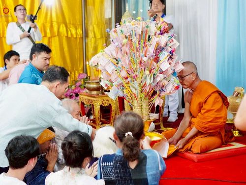 ภาพ No.252111:วันที่ 11 ตุลาคม พ.ศ. 2568 พิธีทอดกฐินสามัคคีทั่วไทย 30,000 วัด โดยคณะศิษยานุศิษย์ บูชาธรรม 81 ปี หลวงพ่อธัมมชโย ณ วัดหนองสองห้อง อ.บ้านแพ้ว จ.สมุทรสาคร