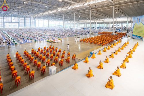 ภาพ No.92076:พิธีตักบาตร ในวันทอดกฐินสามัคคี ประจำปีพุทธศักราช 2566 วันอาทิตย์ต้นเดือนที่ 5 พฤศจิกายน พ.ศ. 2566 ณ สภาธรรมกายสากล วัดพระธรรมกาย จ.ปทุมธานี