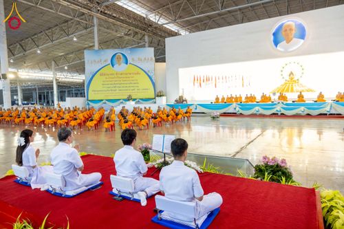 ภาพ No.276959:วันอาทิตย์ที่ 7 ธันวาคม พ.ศ. 2568 พิธีตักบาตรอาทิตย์ต้นเดือน ณ บ้านแก้วเรือนทองคุณยายฯ วัดพระธรรมกาย