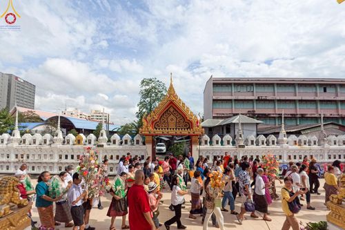 ภาพ No.169194:พิธีทอดกฐิน ณ วัดรางบัว แขวงบางหว้า เขตภาษีเจริญ จ.กรุงเทพมหานคร ในโครงการกฐินสามัคคีทั่วไทย 30,000 วัด บูชาธรรม 80 ปี หลวงพ่อธัมมชโย โดยคณะศิษยานุศิษย์วัดพระธรรมกาย วันที่ 20 ตุลาคม พ.ศ. 2567