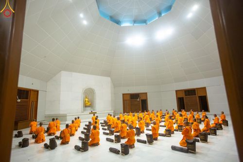 ภาพ No.189163:พระธรรมยาตราปฏิบัติธรรม และถ่ายภาพหมู่ประวัติศาสตร์ ในโครงการธรรมยาตรา กตัญญูบูชา มหาปูชนียาจารย์ พระมงคลเทพมุนี(สด จนฺทสโร) พระผู้ปราบมาร อนุสรณ์สถาน 7 แห่ง ปีที่ 13 วันที่ 4 มกราคม พ.ศ. 2568 ณ อนุสรณ์สถานมหาวิหารพระมงคลเทพมุนี (โลตัสแลนด์) อ.สองพี่น้อง